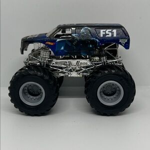 Hot Wheels - Monster Jam 2016 Cleatus X-Ray Body Series 1:64 Scale